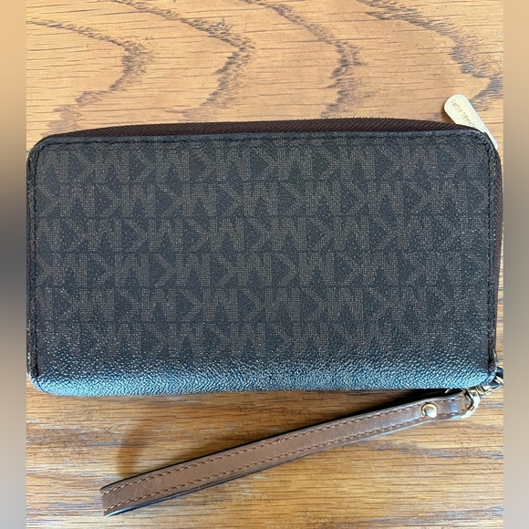 Jet Set Signature Logo Smartphone Wristlet Brown - Picture 3 of 7